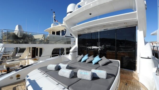 m72_23__kissmi__aft_sunbathings29_redimensionner