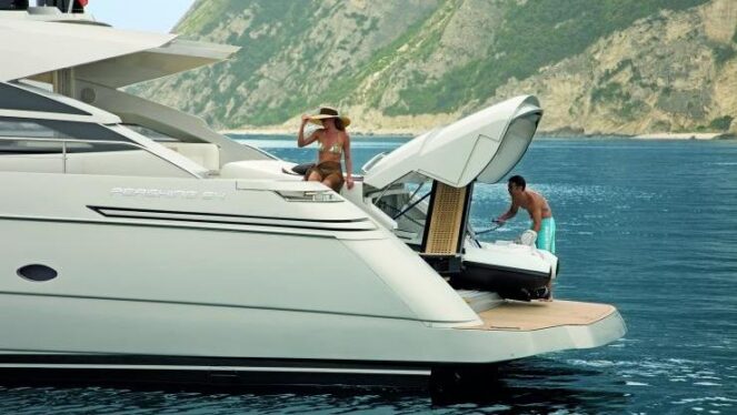 pershing-64-cayenne-profil-2_740_5x3_5941