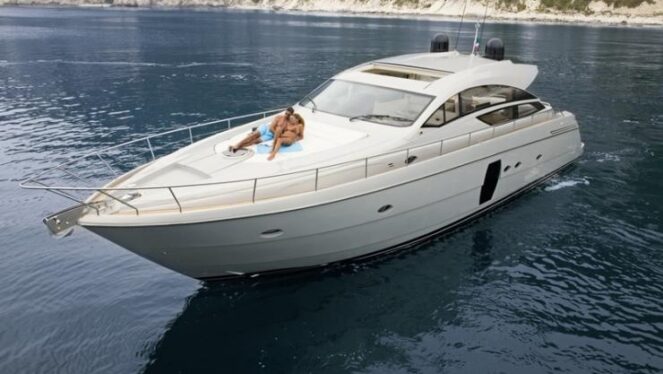 pershing-64-cayenne-profil_740_5x3_5939